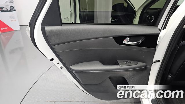 Kia K3 2023 — photo 15