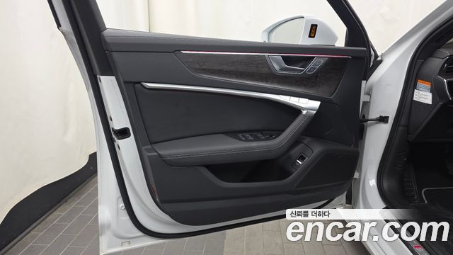 Audi A6 2021 — photo 14