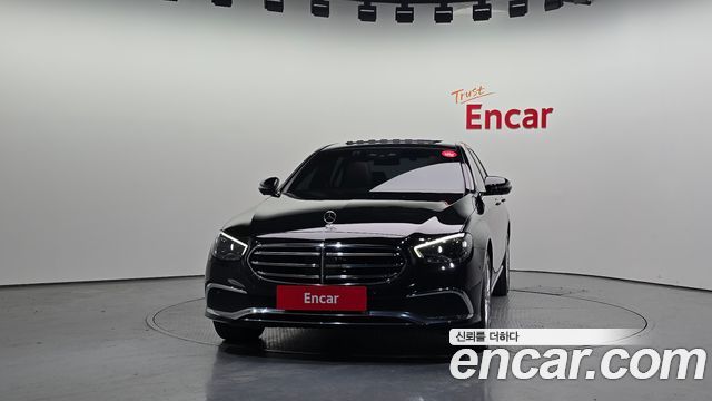 Mercedes-Benz E-Class 2023 — photo 3