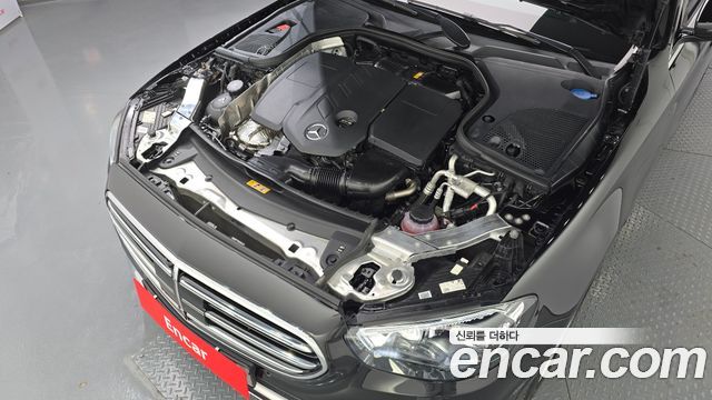 Mercedes-Benz E-Class 2023 — photo 6