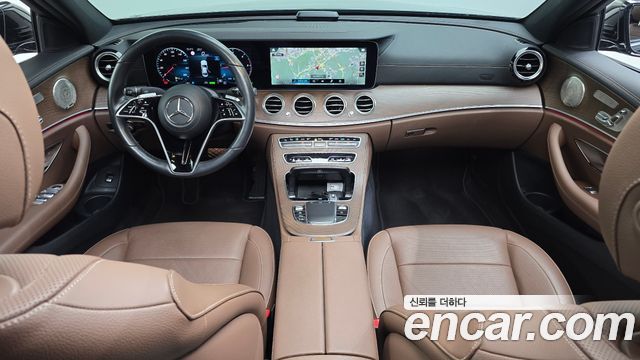 Mercedes-Benz E-Class 2023 — photo 7