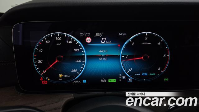 Mercedes-Benz E-Class 2023 — photo 8