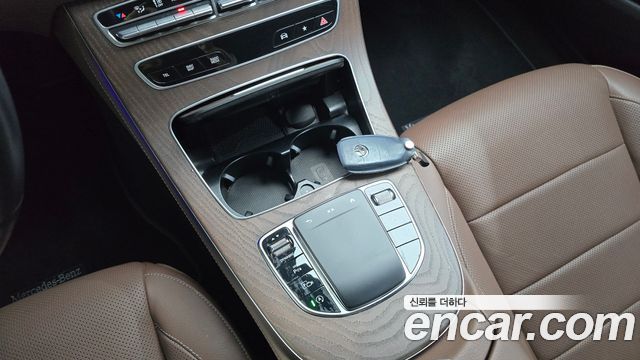 Mercedes-Benz E-Class 2023 — photo 17