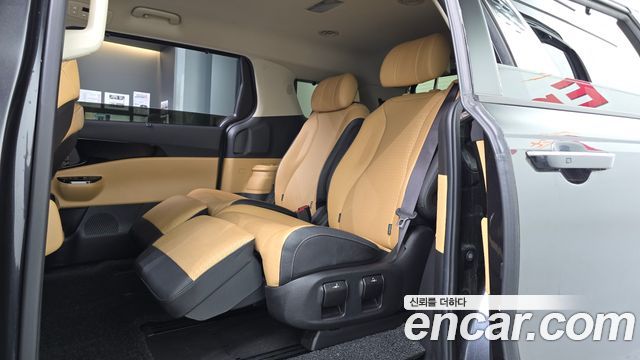 Kia Canival 2022 — photo 17