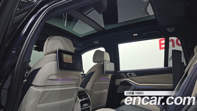 BMW X7 2019 — photo 17