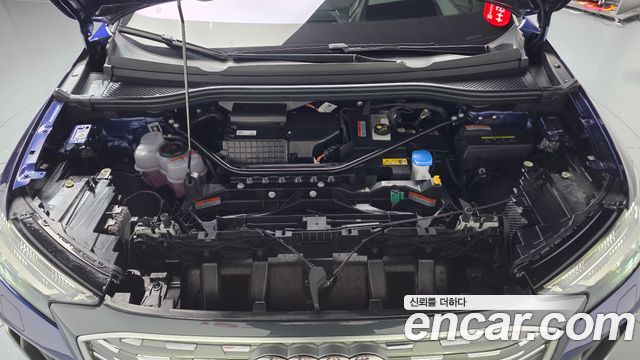 Audi Q4 e-tron 2025 — photo 6
