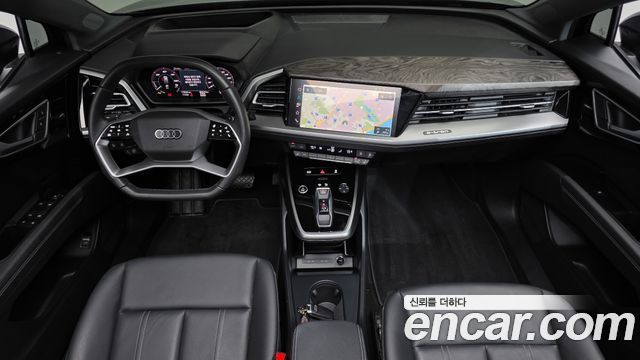 Audi Q4 e-tron 2025 — photo 10