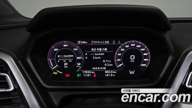 Audi Q4 e-tron 2025 — photo 11