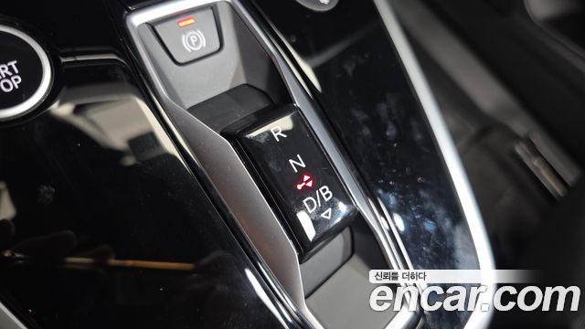 Audi Q4 e-tron 2025 — photo 12