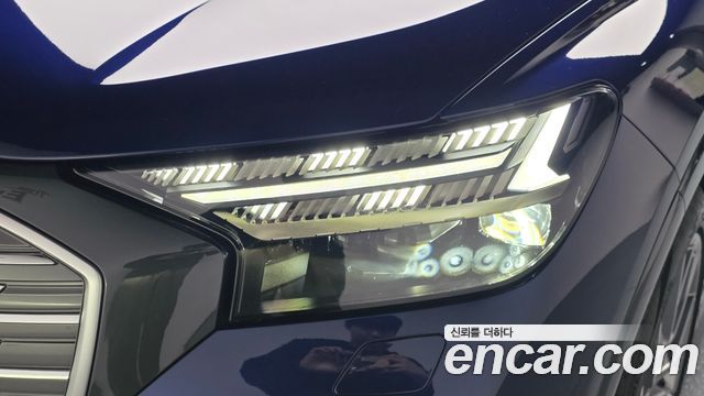 Audi Q4 e-tron 2025 — photo 8