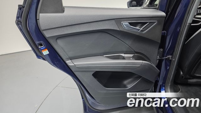 Audi Q4 e-tron 2025 — photo 15
