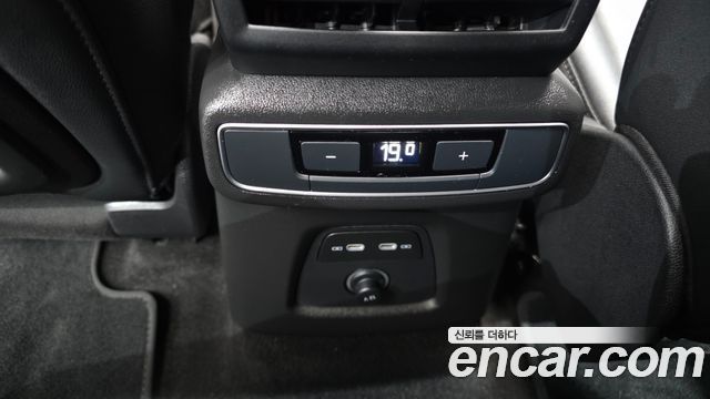 Audi Q4 e-tron 2025 — photo 36