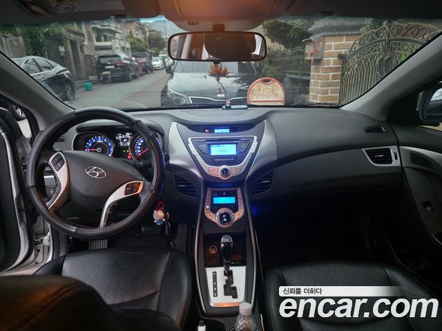 Hyundai AVANTE 2012 — photo 11