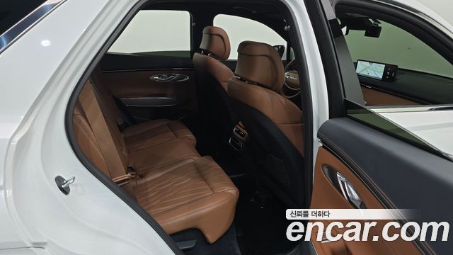 Genesis GV70 2022 — photo 17