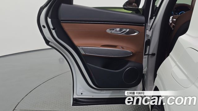 Genesis GV70 2022 — photo 15