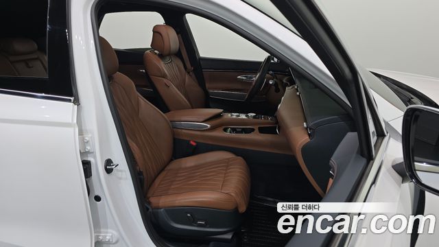 Genesis GV70 2022 — photo 16