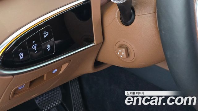 Genesis GV70 2022 — photo 28