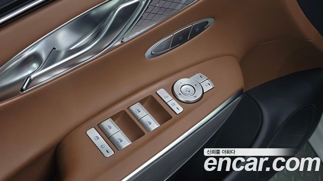 Genesis GV70 2022 — photo 30