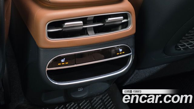 Genesis GV70 2022 — photo 34