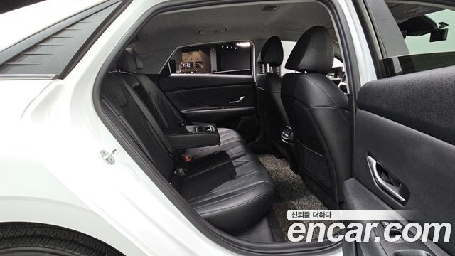 Hyundai AVANTE 2022 — photo 18
