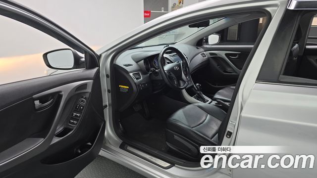 Hyundai AVANTE 2015 — photo 10