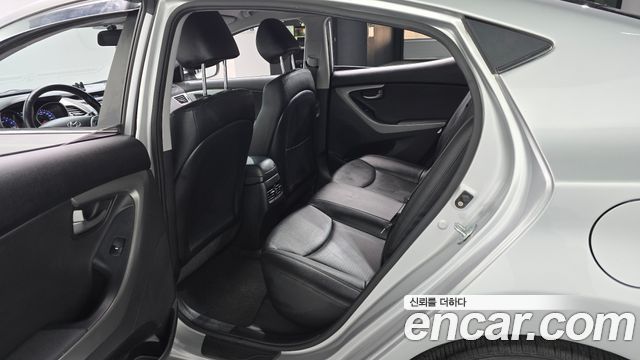 Hyundai AVANTE 2015 — photo 11