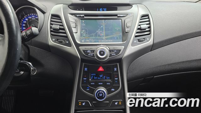Hyundai AVANTE 2015 — photo 12