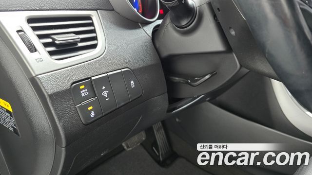 Hyundai AVANTE 2015 — photo 17
