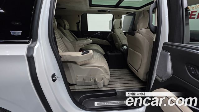 Cadillac Escalade 2023 — photo 12