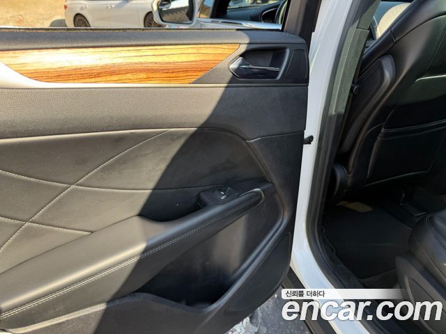 Lincoln MKC 2015 — photo 17