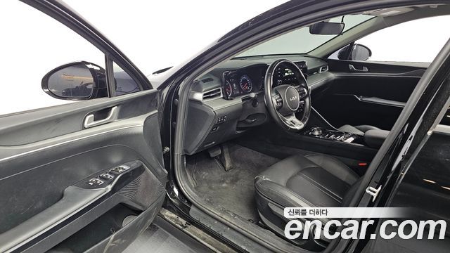 Kia K5 2023 — photo 17