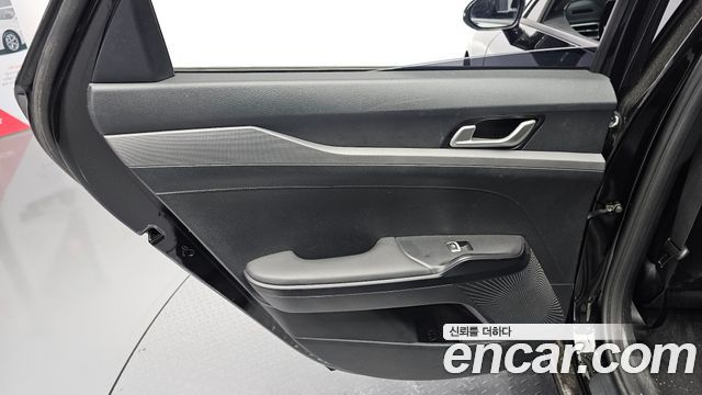 Kia K5 2023 — photo 15