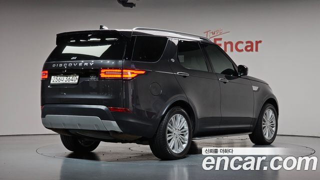 Land Rover Discovery 2019 — photo 2