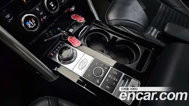 Land Rover Discovery 2019 — photo 12