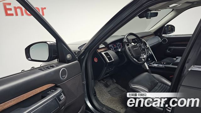 Land Rover Discovery 2019 — photo 13