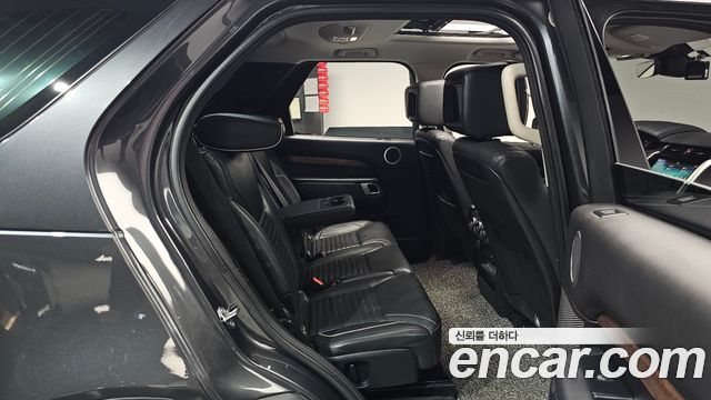 Land Rover Discovery 2019 — photo 17