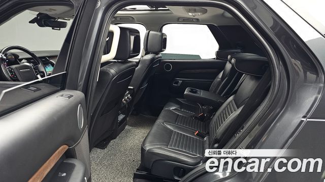 Land Rover Discovery 2019 — photo 18