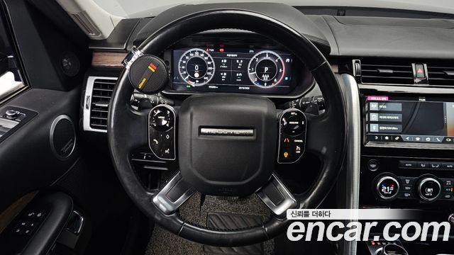 Land Rover Discovery 2019 — photo 19