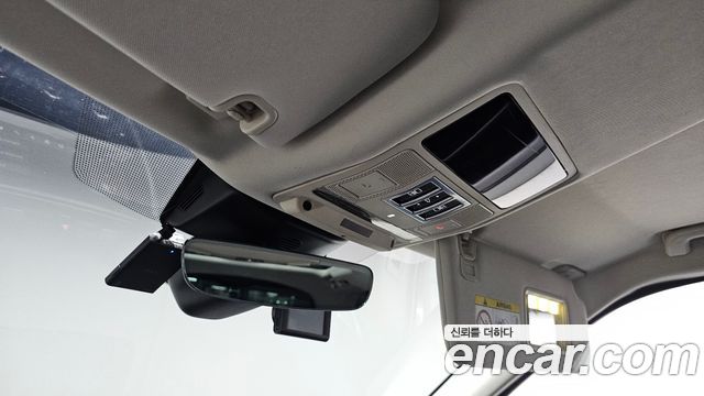 Land Rover Discovery 2019 — photo 23