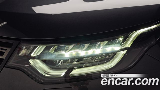 Land Rover Discovery 2019 — photo 8