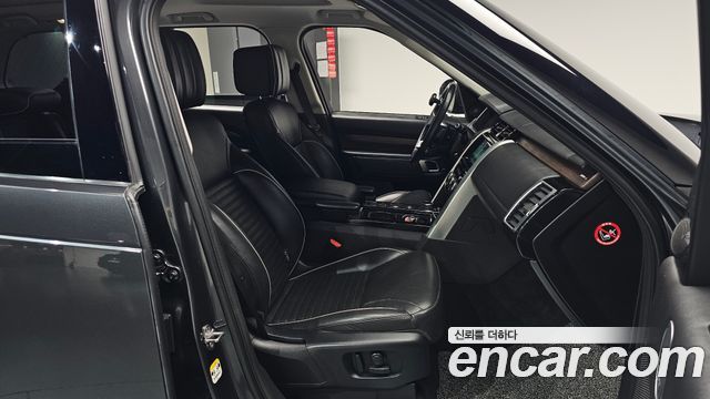 Land Rover Discovery 2019 — photo 16