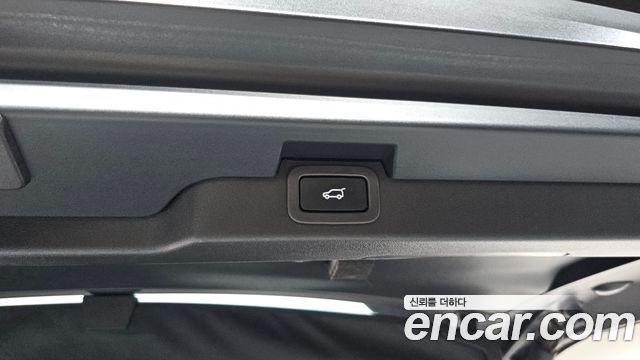 Land Rover Discovery 2019 — photo 27