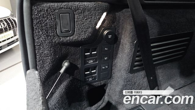 Land Rover Discovery 2019 — photo 36