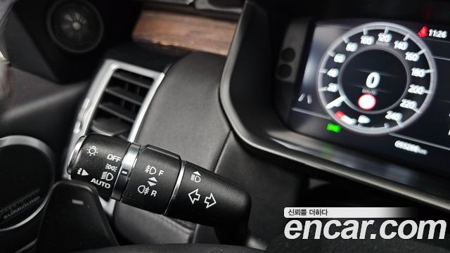 Land Rover Discovery 2019 — photo 38
