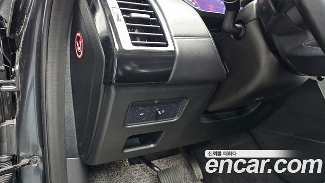 Land Rover Discovery 2019 — photo 41