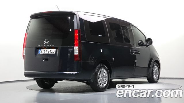 Hyundai Staria 2023 — photo 2