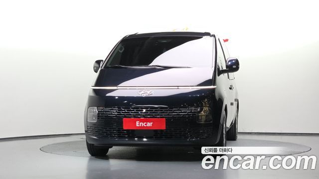 Hyundai Staria 2023 — photo 3