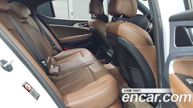 Genesis G70 2019 — photo 17