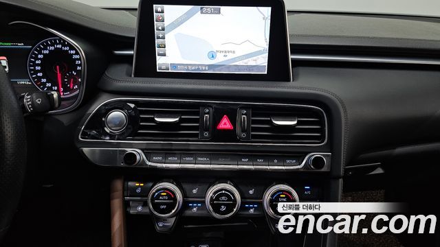 Genesis G70 2019 — photo 22