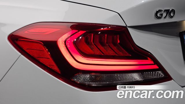 Genesis G70 2019 — photo 9